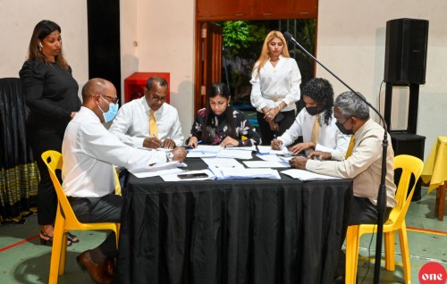 MDP isthiunaafu fandiyaarunge majlis ah Raees ge member in hovaifi