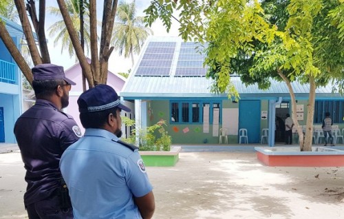 One arrested in Gaafu Alif for taking photo of ballot paper