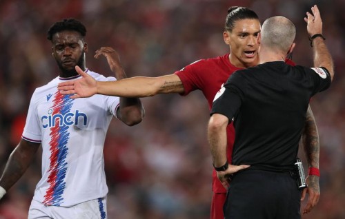 Liverpool ah anekkaaves point eh, Nunez ah raiyy card
