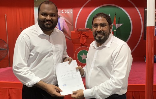 Qasim aa hiyaalu thafaatheh nuvaane, alhugandu ge siyaasee hayaathuge madhadhugaarakee Qasim: Ali Waheed