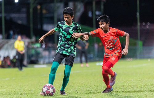 13 aharun dhashuge Inter School football mubaaraathuge final ah Kalaafaan aai Ahumadhiyya