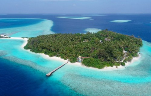 Maldives to quarantine all arriving passengers by air except tourists checking-in to resorts