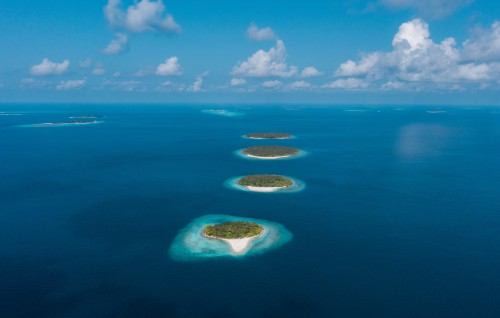 Komme atholhakun finolhakaai meehun dhiri noolhey rasheh himaayaiy kuranee