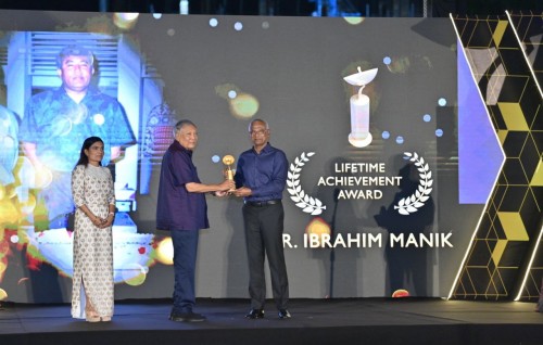 Broadcasting dhaairaa ge lifetime achievement award Zaahidhaa aai Ibrahim Manik ah