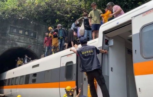 Taiwan gai reyleh accident ve 50 meehun maruvehjje