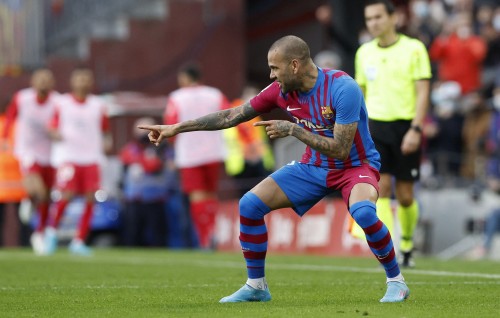 Alves ah goal akaai raiyy card eh, foari gadha match gai Barca in Atletico balikoffi