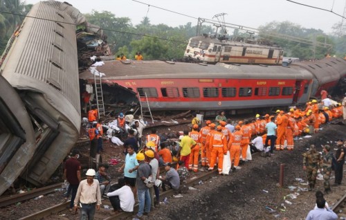 India gai 2 reylu mudi arai 13 meehaku maruvehjje