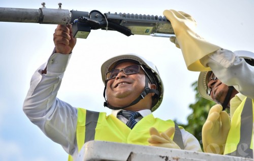 Installation of India-gifted LED street lamps begin