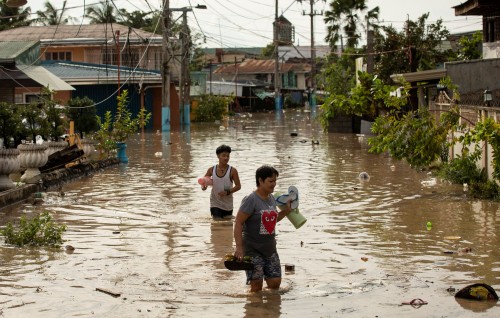 Typhoon Noru: Five rescuers dead as typhoon hits Philippines