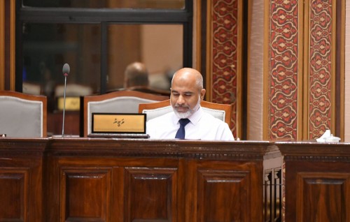 Kuree sarukaarun vanee Principalun thanthanah aruvaalai muvahzzafunnah aniyaaverivefai: Shafeeu