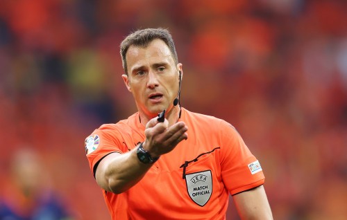England aai Netherlands ge semi match ah nukunna referee, match eh vikkaalumugai baiverivi!