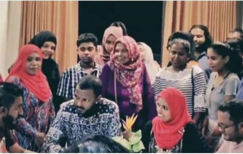 Exclusive: Shidhathaa vidhaalhuvanee Ziya varah gulhey kamah, kaiveni anna mahu