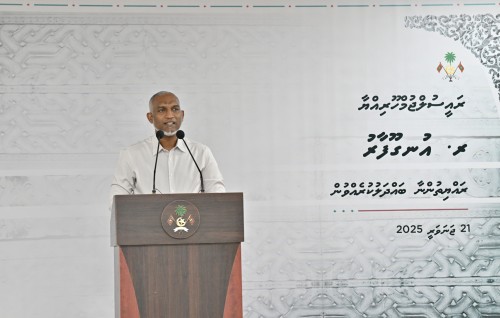 Ithuru fiyavalhu thah alhaane kamah vidhaalhuve, cigarrete manaa kuraane kamuge ishaaraatheh Raees dhevvaifi