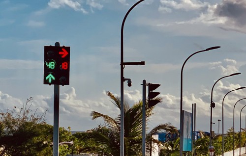 Technical massala akaa gulhigen Male' aa Hulhumale' ge traffic ligh thah nivijje