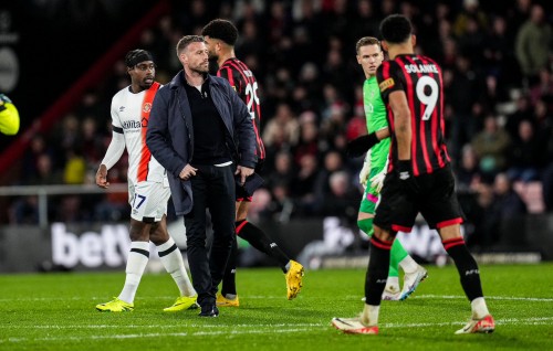 Luton captain Lockyer dhandu mahchah vettumaaeh match huttaalaifi