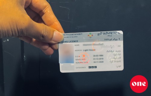 Anna aadhihtha dhuvahun feshigen driving license aa kohdheyne: Transport