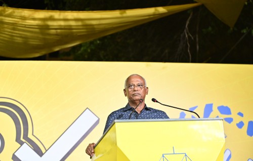 Miadhu ves adhi verikamah fahuves alhugandah thuhumathu kuraane evves kameh noannaane: Raees