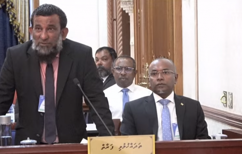 Nasheed vaki kurun: Buraasfathi dhuvahaa hama ah furusathudheyn democrats in Supreme Court gai edhijje