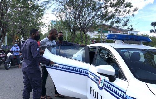 Miskitheh gai huri umurun dhuvasvee meehakaa maaraamaaree hingaigen India meehaku hayyaru koffi