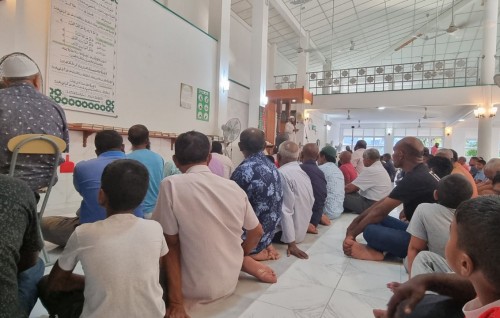 Naifarah vaarey nuvehi gina dhuvasvumun isthisgaa namaadhu koffi