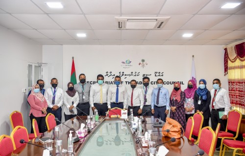 Naibu Raees Faisal Naseem Addu City Council aa bahddhalu kurahvvai Hospital ah ziyaaraiy kurehvvun