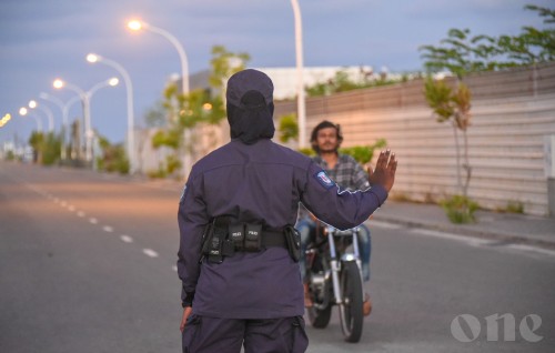 Vehicle thakuge number board gavaaidhah neiy nama fiyavalhu alhaanan: Fuluhun
