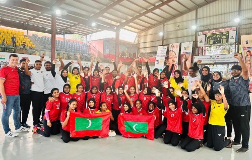 Anhen youth adhi Junior team ah ves loa medal, thaareehee kaamiyaabee eh!
