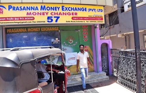Dhivehin enme ginain dollar maaru kuran dhaa Lanka ge Prasanna Money Changer ge huhddha athulaifi