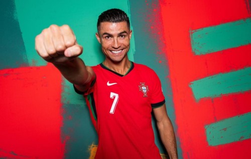Miee Ronaldo ge bainalaguvaamee career gai farudhaa dhamaalaa mubaaraatheve.