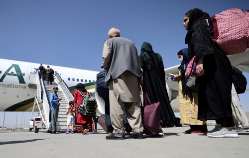 Pakistan orders masks on domestic flights as COVID-19 numbers rise