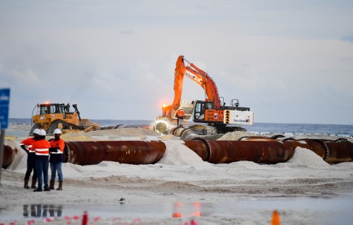 Aamdhanee hodhumuge gothun bin hikkan nagaa velin fee'eh naganee, 300 million libeyne