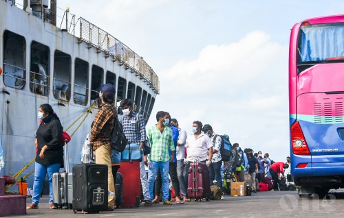 Boader hulhuvaalumaaeku 226 bidheysee massahkaiytherin Raajje aisfaivey: Immigration