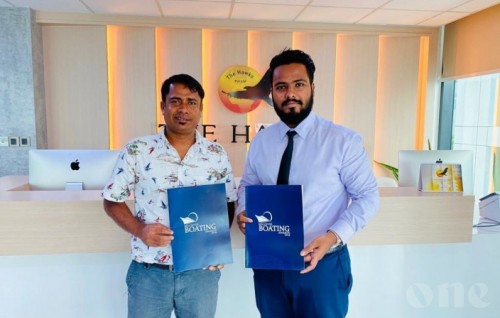 The Hawks sign as Gold Partner for Boating Awards