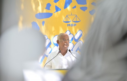 Thuraakunah Raees ge vaudhu thakeh: Bandharu bodukoh, zuvaanunge marukazeh hedhun, Vangaaruves dheynan