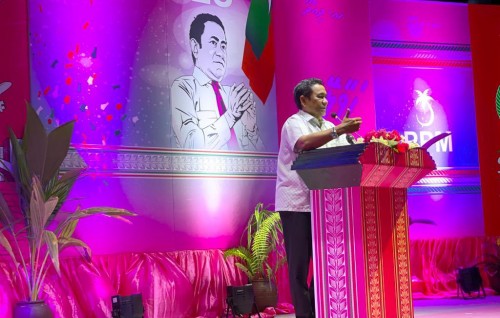 Raees Yameen ge vaudheh Dhihddhoo rayyithunnah, rashugai airport eh hadhaidheynan