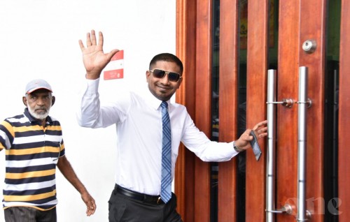 Mahloof ah kuraa dhauvaa ge shareeaiy maadhamaa fashanee