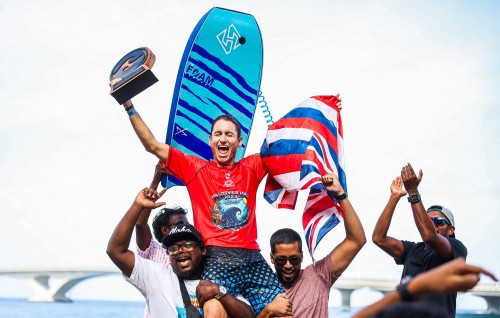 Thaareehee dhuvaheh! David Hubbard Drop Knee category ge dhuniyege champion kan yageen kuree raajjeyge fasgandugai