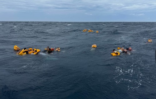 Kudakudhin himeneyhen 48 meehunnaa eku dhathuru kuri launcheh adiah, Emmen salaamaiy kohfi