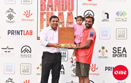 Jaatte league dhifaaukoffi, Drop-knee champion akee anekkaaves Kuda Ayya