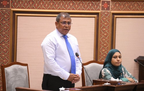 Nuhedhi gina dhuvasvefaivaa L. Bodu finolhu sarukaarah nagai, badhalu dhenee