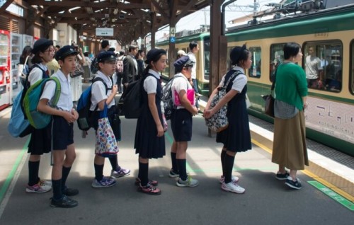 Japan gai mudharrisunge dhuvas faahagaeh nukure'eve.
