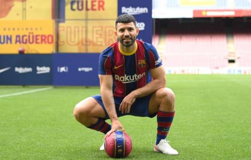 Aharen dhekenee Messi Barca gai madu kuraane kamah: Aguero