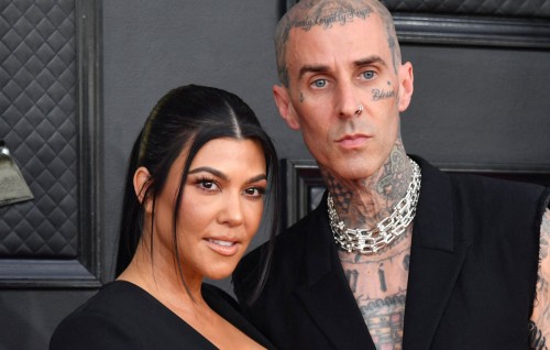 Kourtney Kardashian aai Travis Barker kaivenikohfi