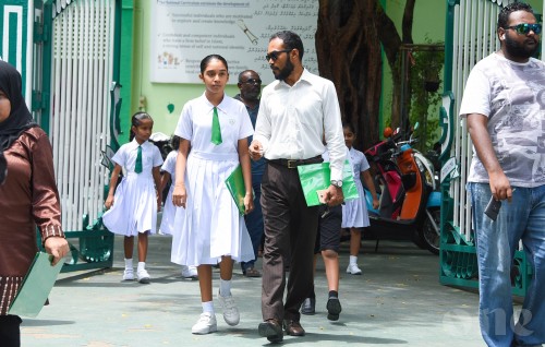 Furathama faharah aharuge medhu therein Dharivarun bodu chutty ah