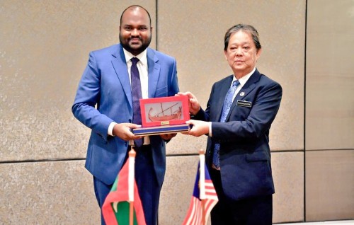 Minister Waheed meets Malaysian Tourism Minister