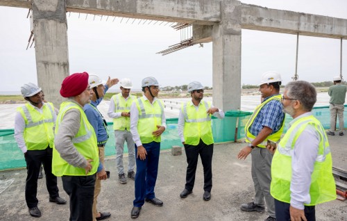 Hanimaadhoo airport ge 67.5 percent nimijje, runway adhi apron nimumakaa gaathah