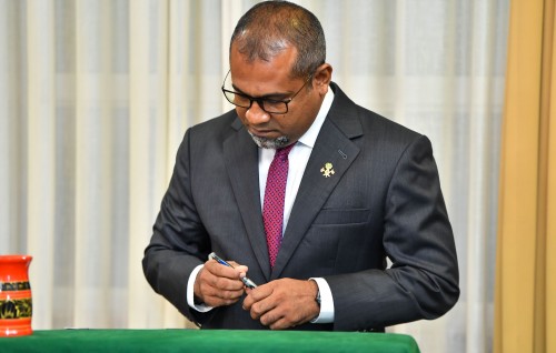 Foreign Minister extends National Day greetings to Oman