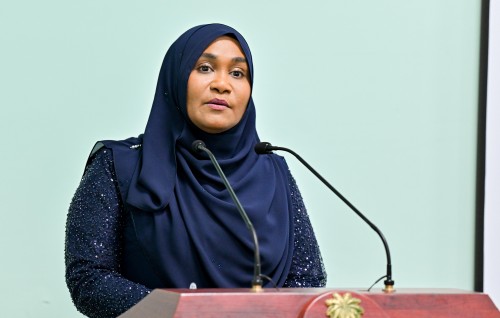 Dharikalunaa gulhey gothun dhehki vaahaka thakaa gulhigen Mandhy adhi Fayyaz ah dhauvaa kuranee