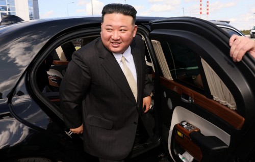 Putin ge faraathun hadhiyaa akah Kim Jong Un ah car eh dheefi