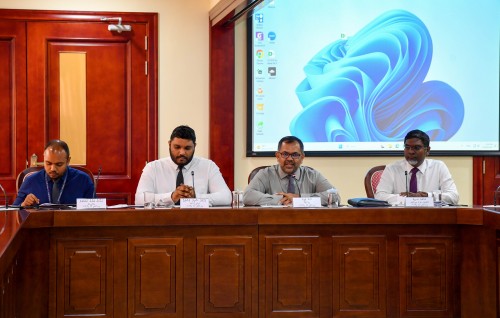Kunfunithakuge muvazzafunge therein fannee dhaairaathakuge muvazzafunge musaara kudaeh nukuraanan: Zameer